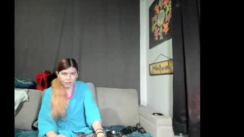 Snapshot of roxihazeleyes chatting on October 19, 2025, 7:14 pm roxihazeleyes online show from October 19, 2025, 7:14 pm