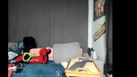 roxihazeleyes online show from March 5, 2026, 5:03 am