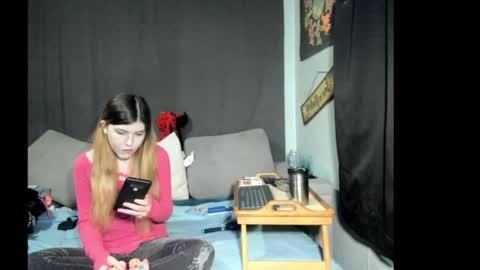 roxihazeleyes online show from April 3, 2026, 4:43 am