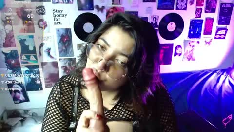 Roxana online show from April 20, 2026, 4:43 pm