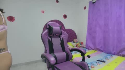 Snapshot of roxy_lu_07 chatting on December 17, 2025, 3:34 am Roxy online show from December 17, 2025, 3:34 am