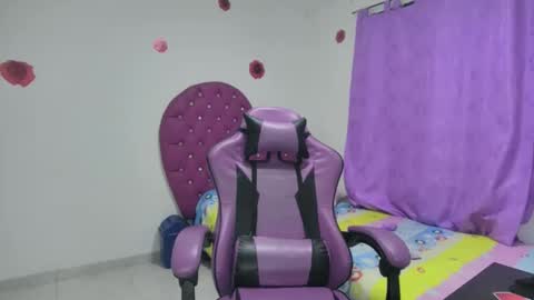 Snapshot of roxy_lu_07 chatting on December 22, 2025, 3:36 am Roxy online show from December 22, 2025, 3:36 am