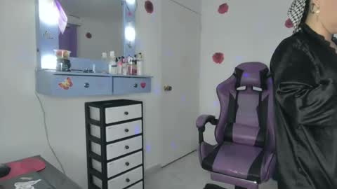 Snapshot of roxy_lu_07 chatting on February 4, 2026, 2:06 am Roxy online show from February 4, 2026, 2:06 am