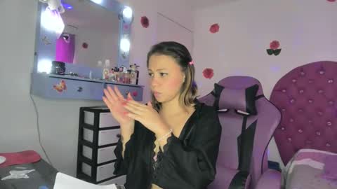 Snapshot of roxy_lu_07 chatting on February 16, 2026, 2:02 pm Roxy online show from February 16, 2026, 2:02 pm