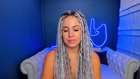 Roxy online show from October 25, 2025, 1:35 am