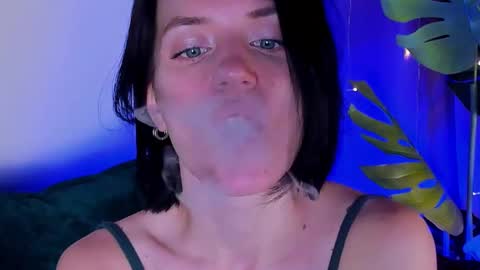Snapshot of roxy_riot_ chatting on February 10, 2025, 4:30 am roxy_riot_ online show from February 10, 2025, 4:30 am