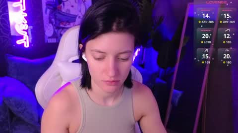 roxy_riot_ online show from April 13, 2026, 1:22 am