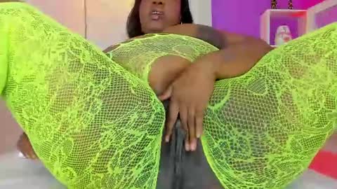 roxy_sexy69 online show from June 17, 2026, 3:02 pm