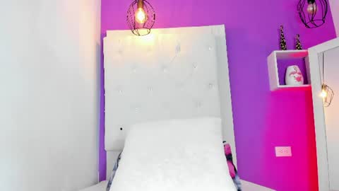 roxy_sexy69 online show from July 13, 2026, 1:47 pm