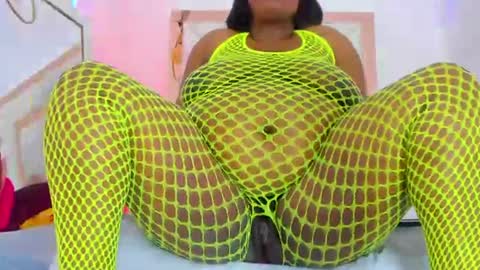 roxy_sexy69 online show from July 27, 2026, 7:32 pm
