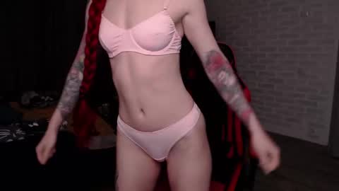 Snapshot of roxy_silver chatting on July 9, 2026, 8:35 pm Roxy online show from July 9, 2026, 8:35 pm