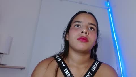 roxy_stone1 online show from November 3, 2025, 7:26 pm