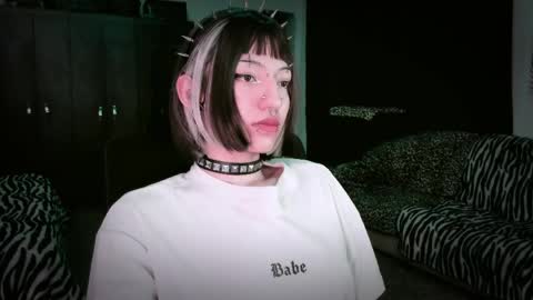 Roxy Independient model Help me to reach 50 thumbs up online show from April 22, 2026, 12:13 am