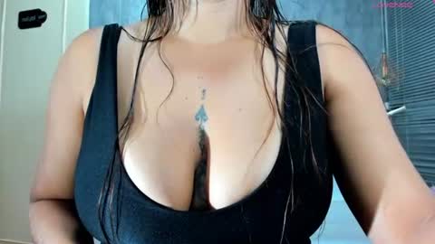 Snapshot of roxy_williamss chatting on August 5, 2026, 3:09 am roxy_williamss online show from August 5, 2026, 3:09 am