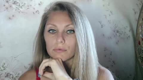 Snapshot of roxyfox18x01 chatting on September 25, 2025, 8:40 am roxyfox18x01 online show from September 25, 2025, 8:40 am