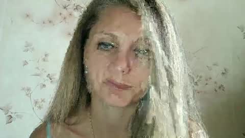 Snapshot of roxyfox18x01 chatting on September 28, 2025, 9:25 am roxyfox18x01 online show from September 28, 2025, 9:25 am