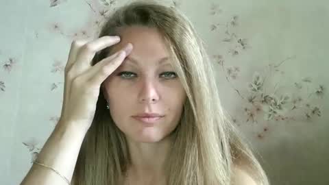 Snapshot of roxyfox18x01 chatting on September 29, 2025, 6:18 am roxyfox18x01 online show from September 29, 2025, 6:18 am