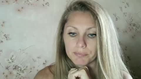 Snapshot of roxyfox18x01 chatting on September 30, 2025, 6:40 am roxyfox18x01 online show from September 30, 2025, 6:40 am