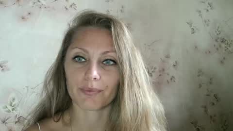 Snapshot of roxyfox18x01 chatting on October 2, 2025, 7:15 am roxyfox18x01 online show from October 2, 2025, 7:15 am