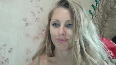 Snapshot of roxyfox18x01 chatting on October 4, 2025, 1:53 pm roxyfox18x01 online show from October 4, 2025, 1:53 pm