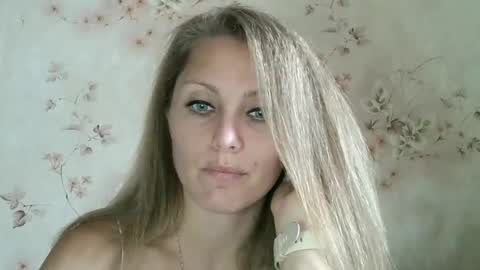 Snapshot of roxyfox18x01 chatting on October 7, 2025, 5:59 am roxyfox18x01 online show from October 7, 2025, 5:59 am