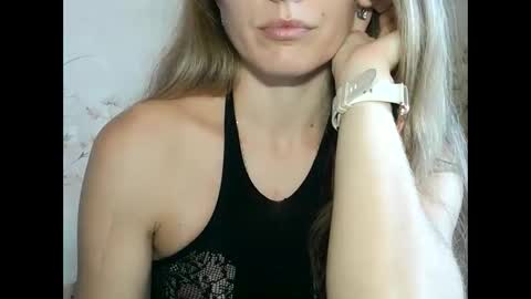 Snapshot of roxyfox18x01 chatting on October 20, 2025, 6:58 am roxyfox18x01 online show from October 20, 2025, 6:58 am