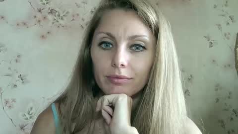 Snapshot of roxyfox18x01 chatting on October 29, 2025, 9:55 am roxyfox18x01 online show from October 29, 2025, 9:55 am