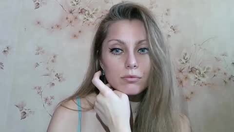 Snapshot of roxyfox18x01 chatting on March 8, 2026, 9:13 am roxyfox18x01 online show from March 8, 2026, 9:13 am