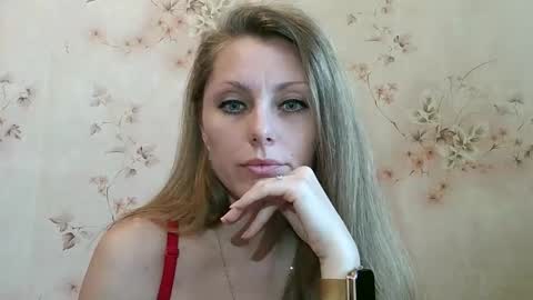 Snapshot of roxyfox18x01 chatting on March 13, 2026, 7:48 am roxyfox18x01 online show from March 13, 2026, 7:48 am