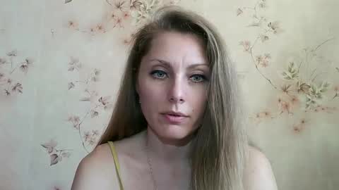 Snapshot of roxyfox18x01 chatting on March 15, 2026, 12:00 pm roxyfox18x01 online show from March 15, 2026, 12:00 pm