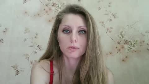 Snapshot of roxyfox18x01 chatting on March 17, 2026, 9:23 am roxyfox18x01 online show from March 17, 2026, 9:23 am