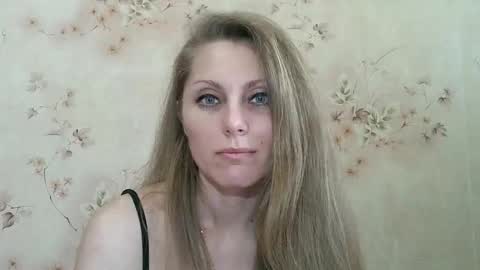 Snapshot of roxyfox18x01 chatting on March 28, 2026, 3:11 pm roxyfox18x01 online show from March 28, 2026, 3:11 pm