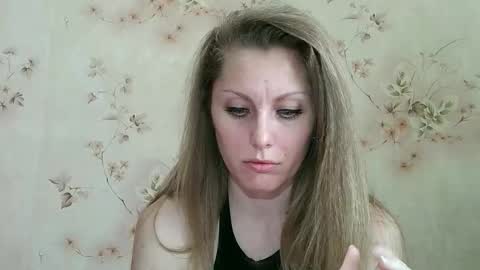 Snapshot of roxyfox18x01 chatting on March 30, 2026, 6:36 am roxyfox18x01 online show from March 30, 2026, 6:36 am