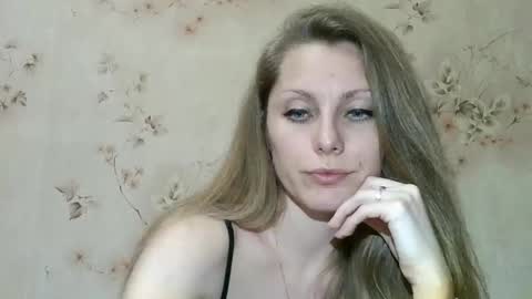 Snapshot of roxyfox18x01 chatting on March 30, 2026, 7:48 pm roxyfox18x01 online show from March 30, 2026, 7:48 pm