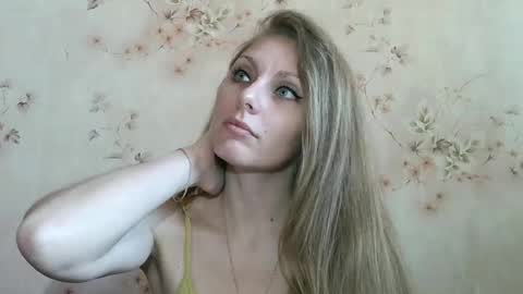 Snapshot of roxyfox18x01 chatting on April 5, 2026, 8:55 am roxyfox18x01 online show from April 5, 2026, 8:55 am