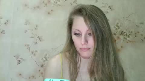 Snapshot of roxyfox18x01 chatting on April 10, 2026, 7:29 pm roxyfox18x01 online show from April 10, 2026, 7:29 pm