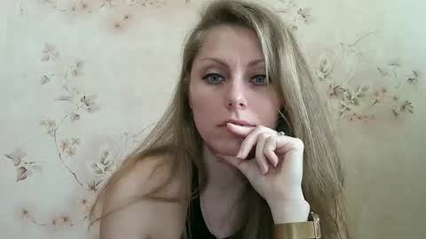 Snapshot of roxyfox18x01 chatting on April 14, 2026, 7:47 am roxyfox18x01 online show from April 14, 2026, 7:47 am