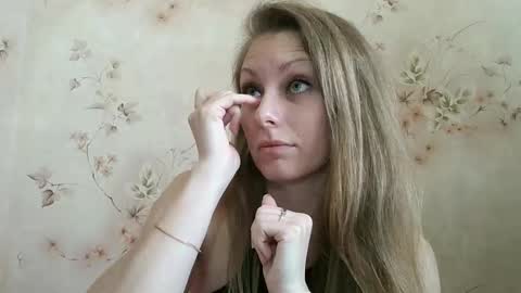 Snapshot of roxyfox18x01 chatting on April 15, 2026, 7:59 am roxyfox18x01 online show from April 15, 2026, 7:59 am