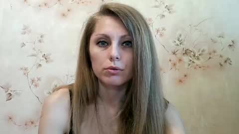 roxyfox18x01 online show from May 4, 2026, 7:48 am