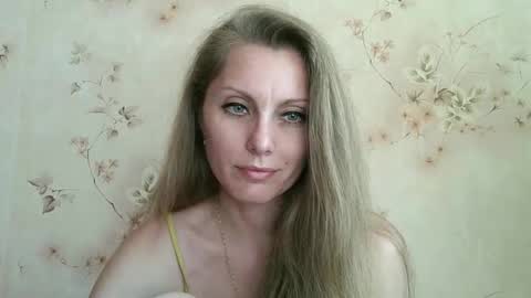 roxyfox18x01 online show from May 23, 2026, 1:48 pm