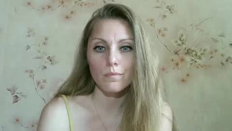 roxyfox18x01 online show from May 24, 2026, 1:05 pm