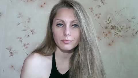 roxyfox18x01 online show from May 25, 2026, 6:19 am