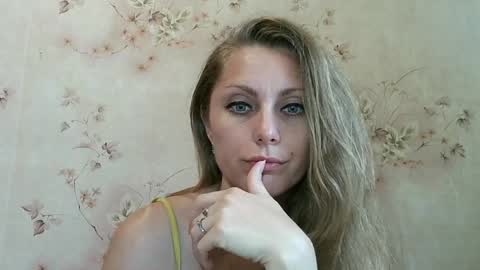 roxyfox18x01 online show from July 12, 2026, 8:38 am