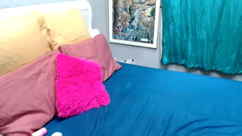 Snapshot of roxyluvxxx chatting on April 1, 2026, 7:44 pm ROXYLUVXXX online show from April 1, 2026, 7:44 pm