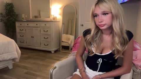 Roxy Rain online show from April 15, 2026, 1:34 am