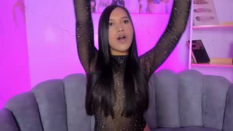 Roxy  online show from September 29, 2025, 2:00 pm