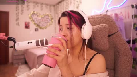 roxysuh online show from May 31, 2026, 7:37 am