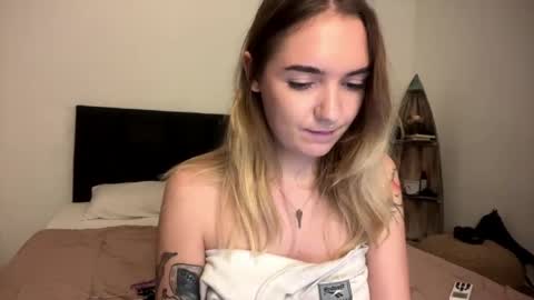 Roxy online show from April 19, 2026, 6:10 pm