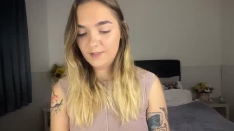 Snapshot of roxysweetdream chatting on July 6, 2026, 3:03 pm Roxy online show from July 6, 2026, 3:03 pm