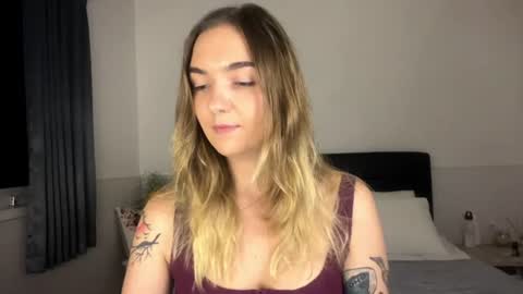 Snapshot of roxysweetdream chatting on July 9, 2026, 4:00 pm Roxy online show from July 9, 2026, 4:00 pm
